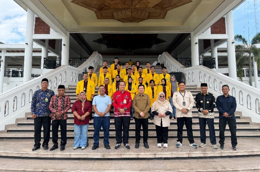 220 Mahasiswa Fakultas Hukum Unilak Laksanakan Karya Bakti Masyarakat di Mempura