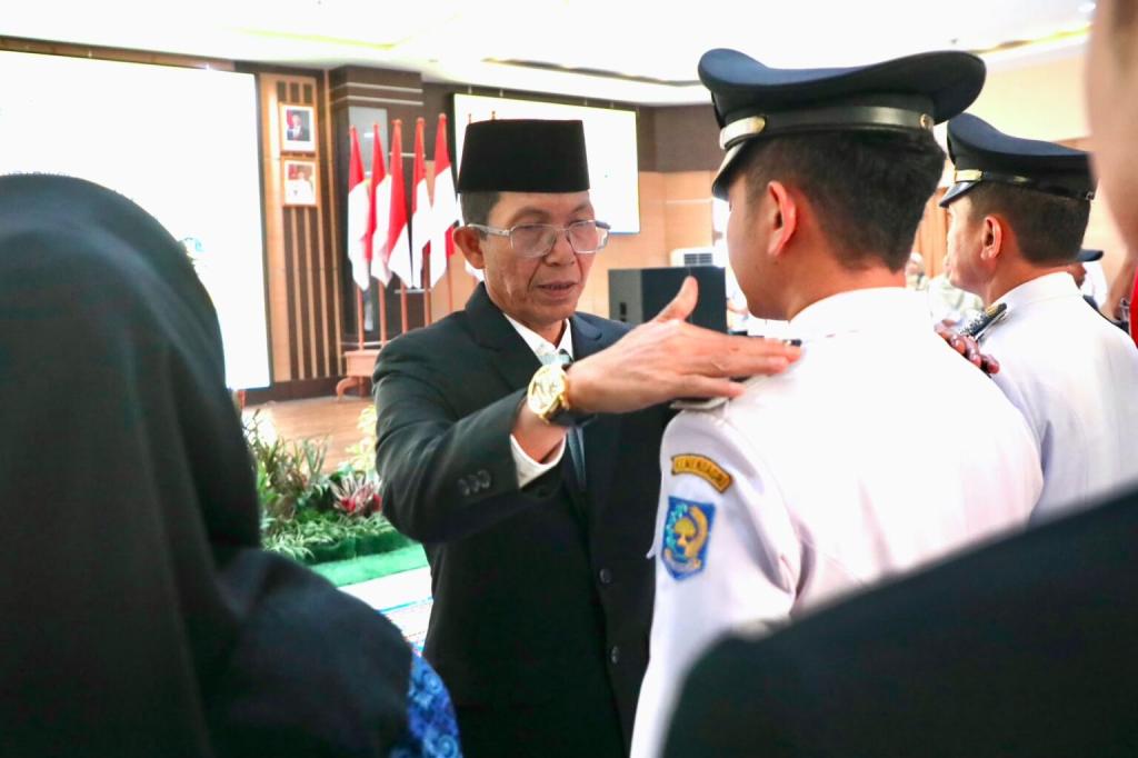Amsakar Lantik Pejabat dan Kepala Sekolah di Lingkungan Pemko Batam