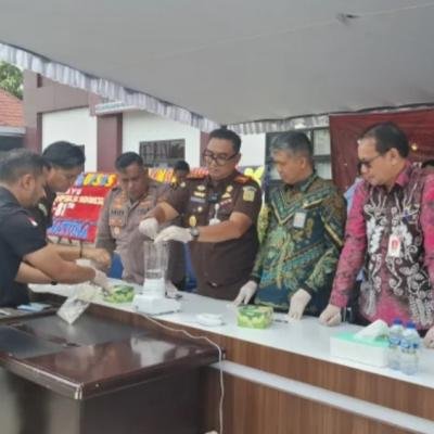 Kejari Natuna Musnahkan Barang Bukti 14 Perkara, 8 Kasus Narkotika