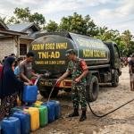 Warga Sekip Hilir Kesulitan Air, Kodim Inhu Kerahkan Tangki 2.000 Liter