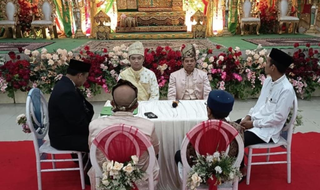 Jadi Saksi Penikahan Anak Ketua JMSI Riau, UAS Berikan Nasehat untuk Pasangan Pengantin