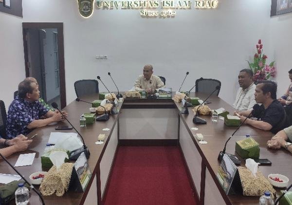 Rektor UIR Dukung Penuh Pelaksanaan Seminar dan UKW JMSI Riau
