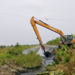 Genangan di Bagansiapiapi Mulai Surut, PUPR Rohil Kerahkan Dua Excavator