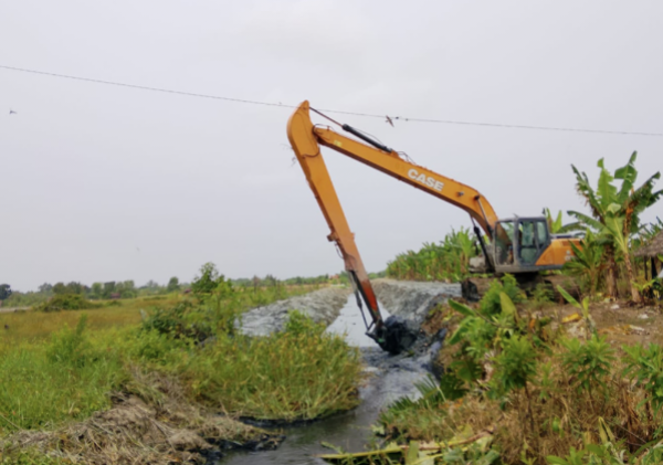 Genangan di Bagansiapiapi Mulai Surut, PUPR Rohil Kerahkan Dua Excavator