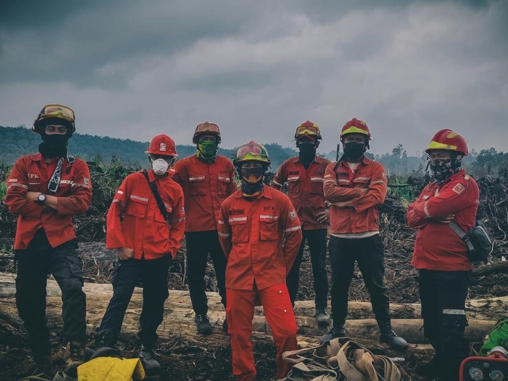 Di Garis Api, Rasman Bertaruh Nyawa; di Rumah, Keluarga Menunggu