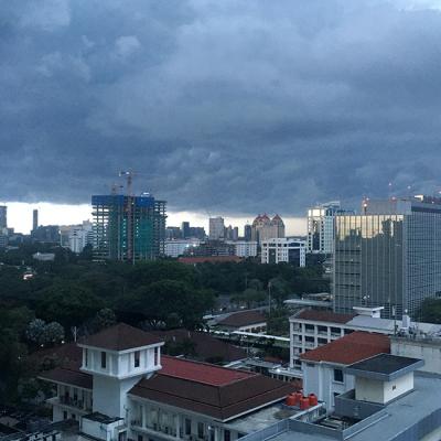 Cuaca di Kepri Jumat Ini: Cerah Berawan dengan Potensi Hujan dan Petir