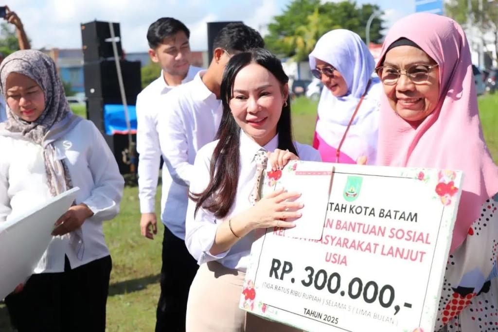 Hore! 749 Lansia di Batam Dapat Tambahan Bansos dari Pemko Sebesar Rp300 Ribu/Bulan