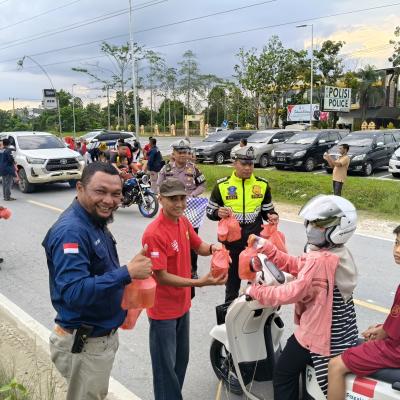 Bagikan 500 Paket Takjil dan Santuni Puluhan Anak Yatim Piatu, Cara Kigif Merah Putih Chapter Siak Berbagi di Bulan Suci Ramadhan