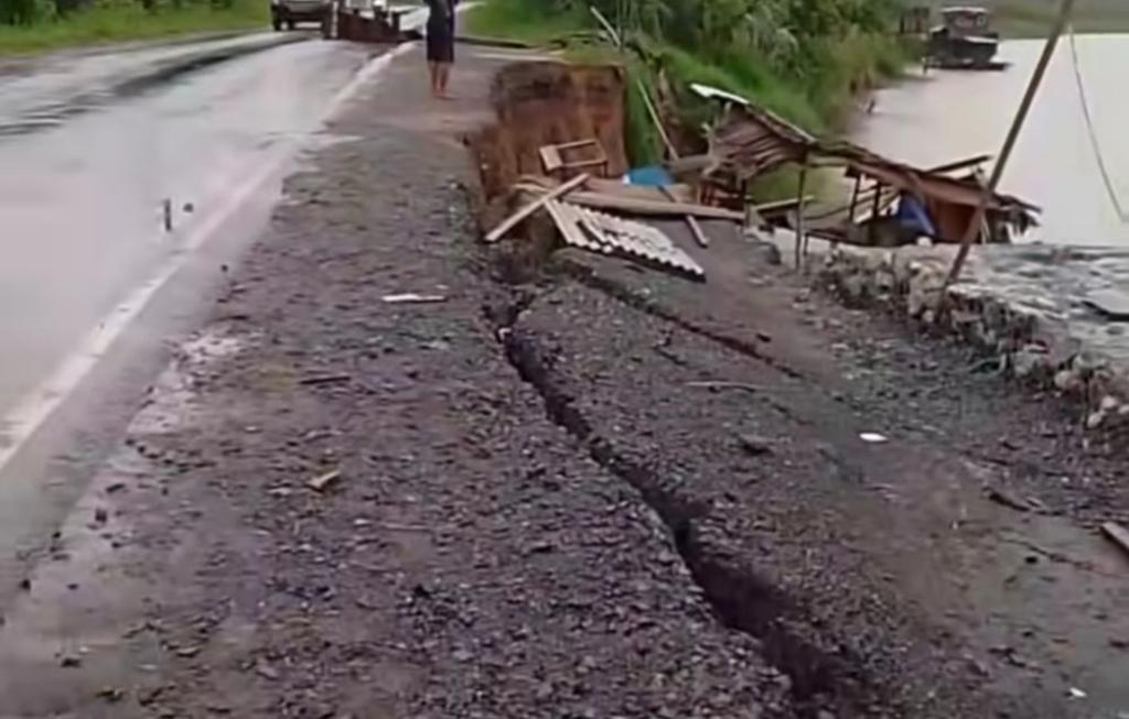 Dinas PUPR Riau Siapkan Tiang Pancang dan Geobag Untuk Atasi Ancaman Longsor Jalan Lintas Rengat-Tembilahan