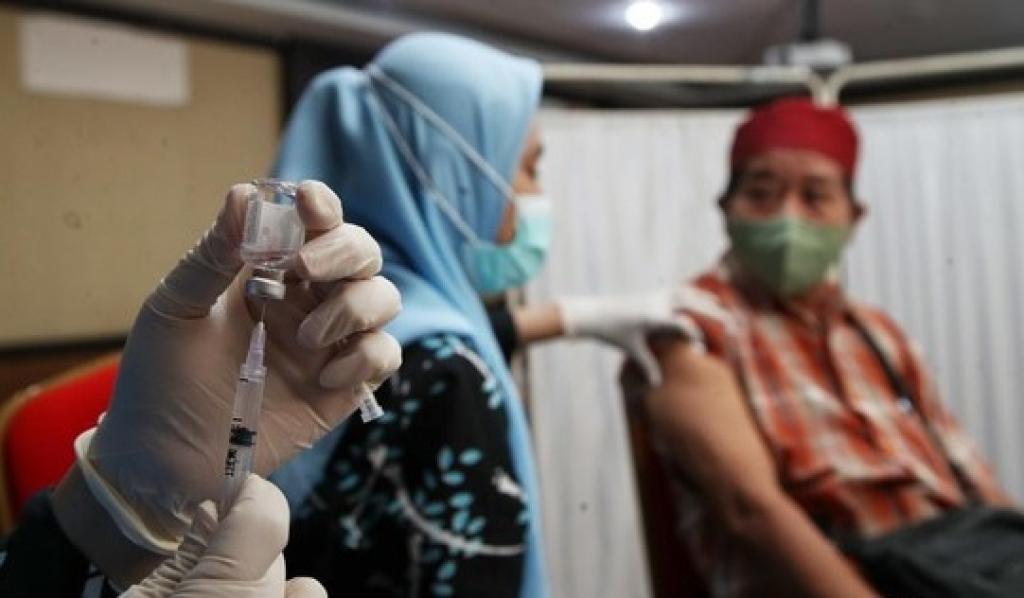 Jelang Keberangkatan, Jemaah Calon Haji Natuna Jalani Vaksinasi Polio dan Meningitis
