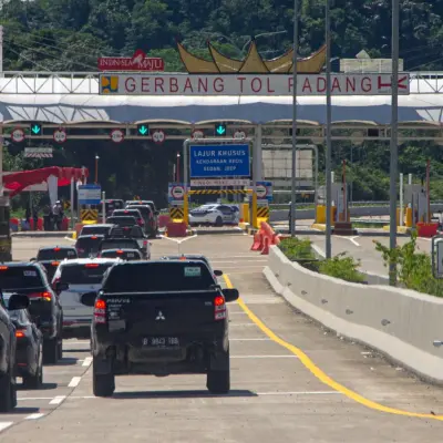 Arus Mudik Lebaran 2025 Masih Padat di Tol Pekanbaru-Sumbar, Volume Kendaraan Tembus 17 Ribu per Hari
