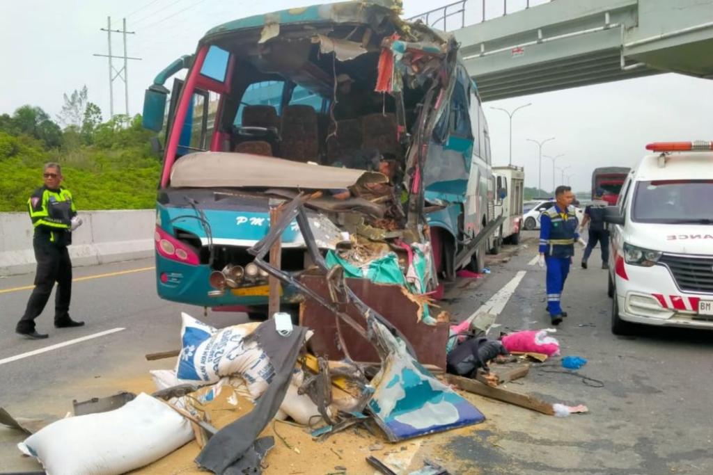Bus Tabrak Truk di Tol Pekanbaru-Dumai, Satu Tewas, Sopir Kabur