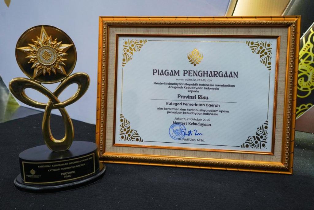 Komitmen Majukan Kebudayaan Daerah, Gubri Raih Anugerah Kebudayaan Indonesia 2025