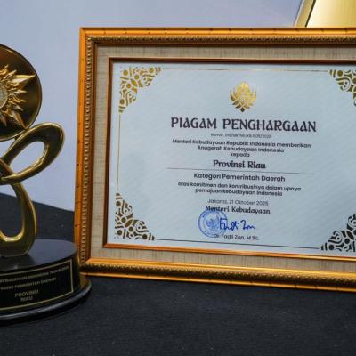 Komitmen Majukan Kebudayaan Daerah, Gubri Raih Anugerah Kebudayaan Indonesia 2025