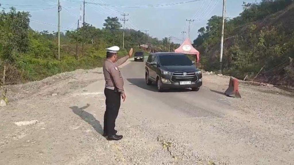 Sempat Amblas Lagi, Jalan Lintas Riau-Sumbar Tanjung Alai Terpantau Lancar