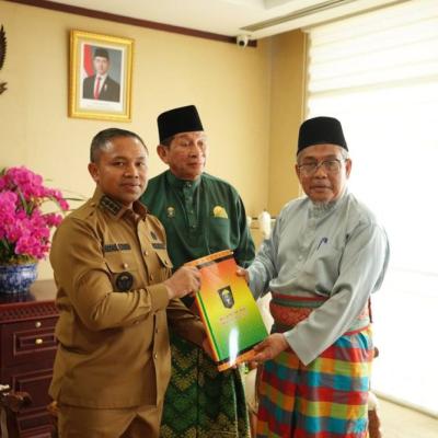 Temui Gubernur Wahid, LAMR Laporkan Perkembangan Usulan Daerah Istimewa Riau