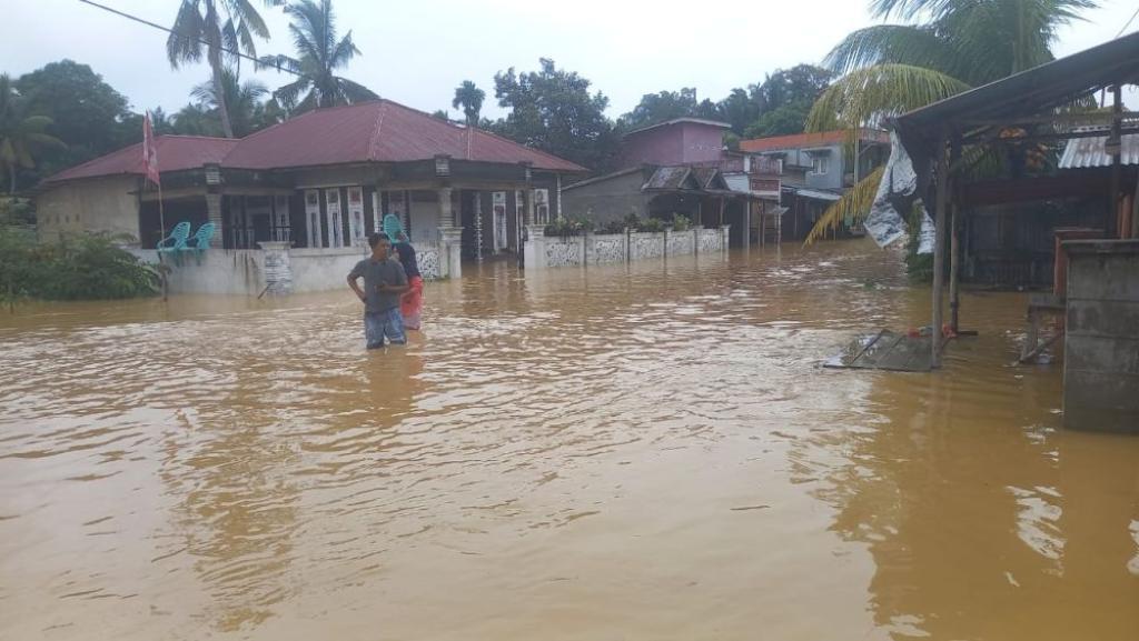 Banjir Rendam Kampar: 985 Rumah Terdampak, Desa Kuntu Terparah
