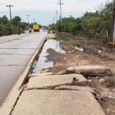 Jalan Lintas Timur Pelalawan KM 83 Rusak Berat Setelah Banjir