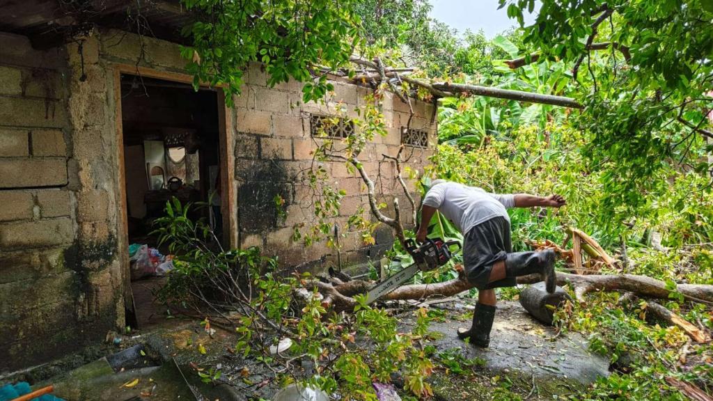 Sejumlah Rumah Warga di Kabupaten Bintan Rusak Akibat Angin Kencang dan Tertimpa Pohon