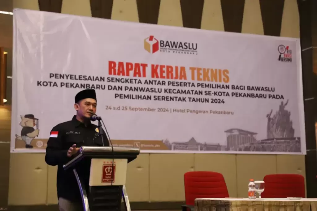 Bawaslu Pekanbaru Tingkatkan Kapasitas Panwascam untuk Penyelesaian Sengketa Pemilu