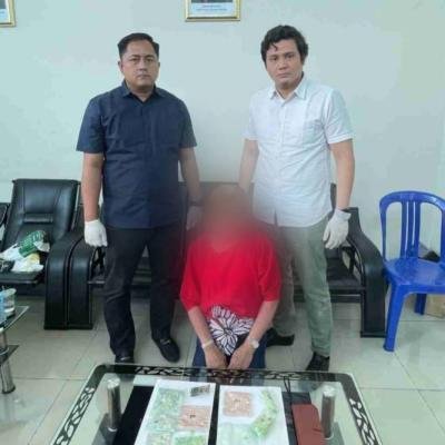 Nenek Asal Malaysia Tertangkap Selundupkan Ratusan Pil Ekstasi di Bandara SSK II Pekanbaru