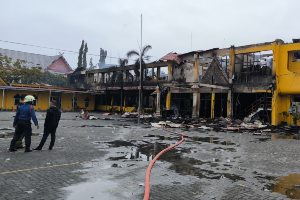 Ruangan Kantor Hampir Terbakar Seluruhnya, Pimpinan dan Pegawai Disnaker Riau Cari Kantor Sementara