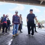 Plt Gubernur Riau Tinjau Progres Perbaikan Jalan Lintas Petapahan