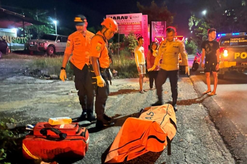 Basarnas Lakukan Evakuasi Pekerja Neon Box Yang Tewas