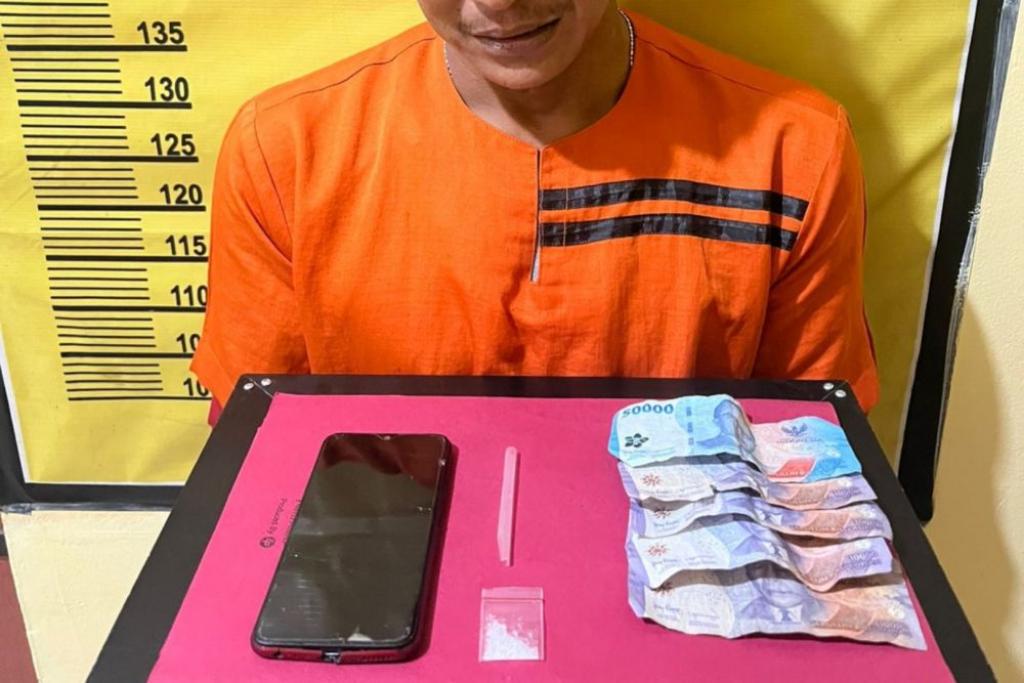 Pengedar Narkoba Menangis saat Ditangkap Personel Polsek Rengat Barat