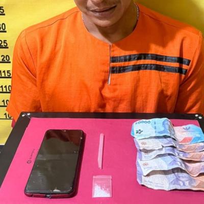 Pengedar Narkoba Menangis saat Ditangkap Personel Polsek Rengat Barat