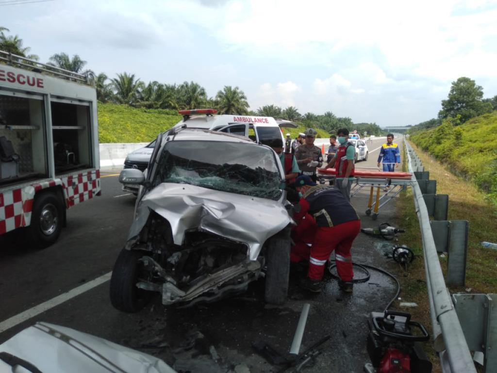 Tabrak Truk Berhenti di Tol Pekanbaru-Dumai, Pengemudi Terios Tewas