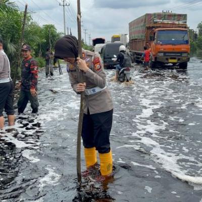 Hari Empat Banjir di Jalintim Pelalawan, Debit Air Meningkat Hingga 65 Cm