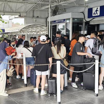 Terminal Feri Batam Kewalahan, Lonjakan Penumpang Capai 56 Persen Saat Libur Waisak