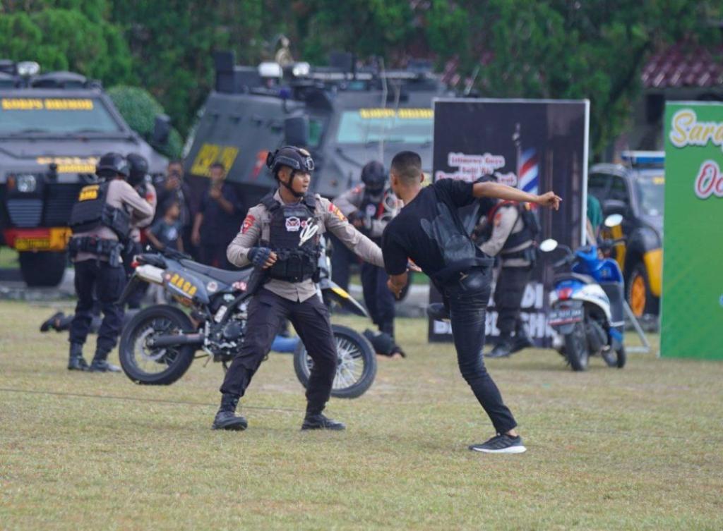 Atraksi Heroik Tim RAGA Saat HUT Bhayangkara ke-79 Disambut Antusias Hadirin