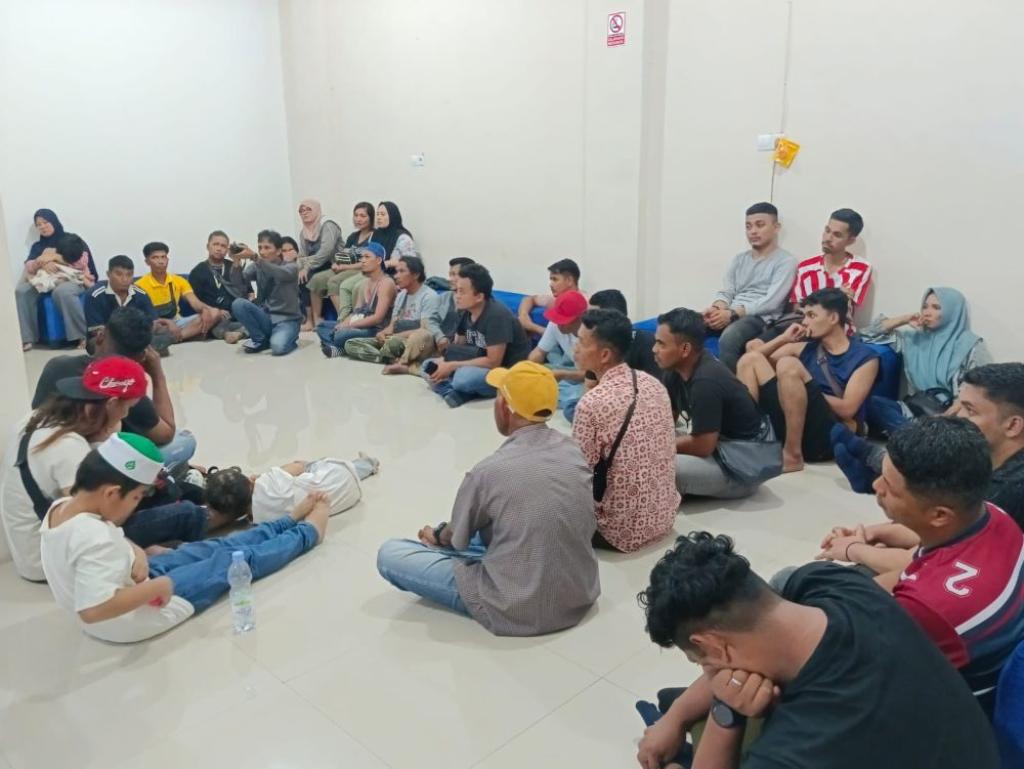 Polisi Dumai Amankan 37 PMI dan 1 Warga Bangladesh yang Masuk Secara Ilegal