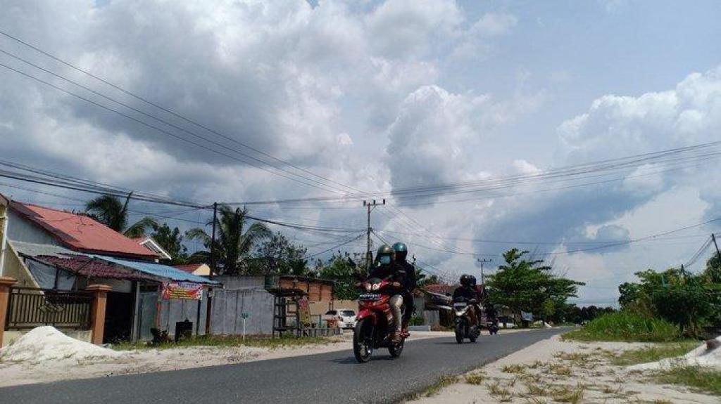 Cuaca Riau 4 Februari 2025: Cerah Berawan dengan Hujan Lokal di Beberapa Wilayah