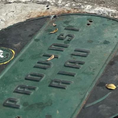 Cegah Pencurian Terjadi Lagi, PUPR Riau Las Permanen Besi Tutup Drainase di Depan RCH