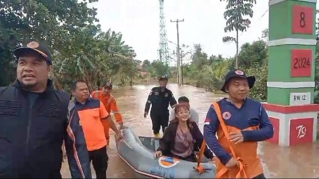 Hujan Deras di Tanjungpinang, 20 Titik Banjir Rendam Permukiman