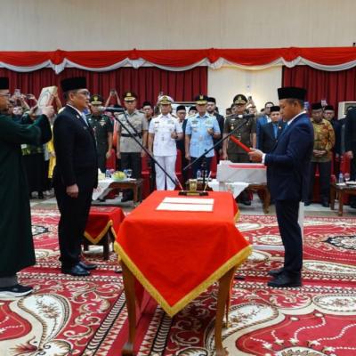 Lantik Syahrial Abdi Sebagai Sekdaprov, Gubernur Wahid Pastikan Pemerintahan di Riau Berjalan Normal