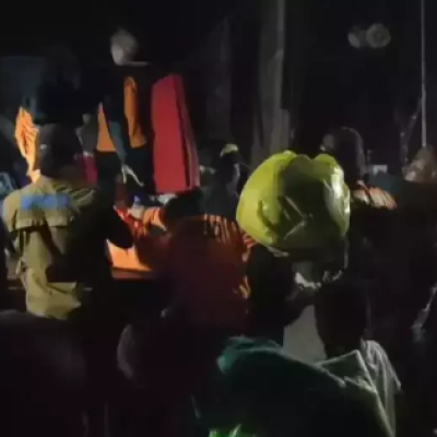 Warga di Lereng Gunung Ibu di Maluku Utara Terpaksa Mengungsi Akibat Erupsi