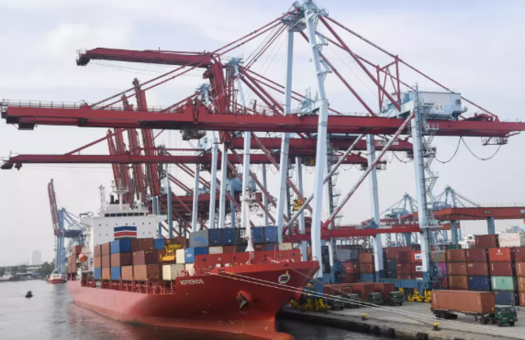 Surplus Perdagangan Indonesia pada Desember Turun Hampir 50 Persen Dibandingkan Bulan Sebelumnya