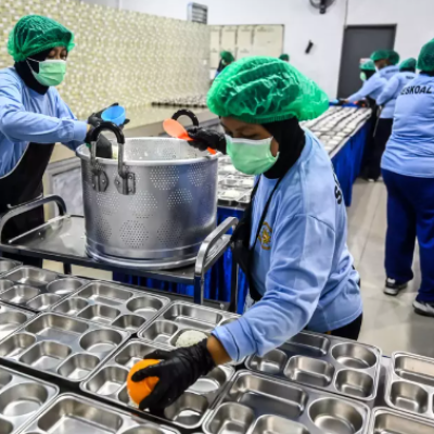 Prabowo Targetkan Program Makan Gratis Capai 6 Juta Orang di Agustus, Janji Tambah Anggaran