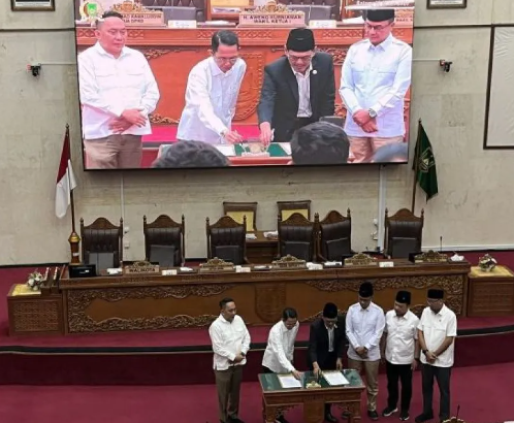 DPRD Batam Tetapkan Perda Administrasi Kependudukan