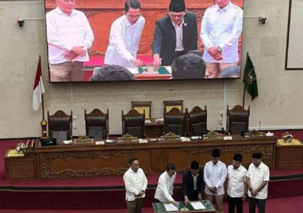 DPRD Batam Tetapkan Perda Administrasi Kependudukan