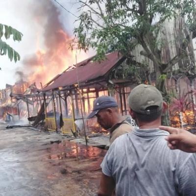 Tujuh Rumah di Lingga Ludes Terbakar Diduga Akibat Korsleting Listrik, Warga Mengungsi
