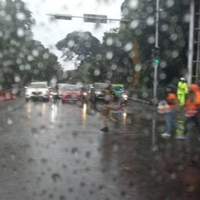 Cuaca Riau Hari ini: Udara Kabur Pagi, Hujan Ringan-Sedang di Malam Nanti