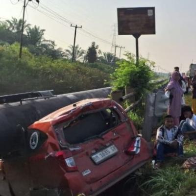 Kecelakaan Bus vs Toyota Calya di Lintas Sumatera Rohil: 3 Orang Luka, Arus Mudik Macet Berjam-jam