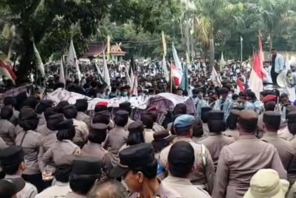 Sampaikan Sejumlah Tuntutan, Demontrasi Mahasiswa di Riau Berlangsung Kondusifsiswa