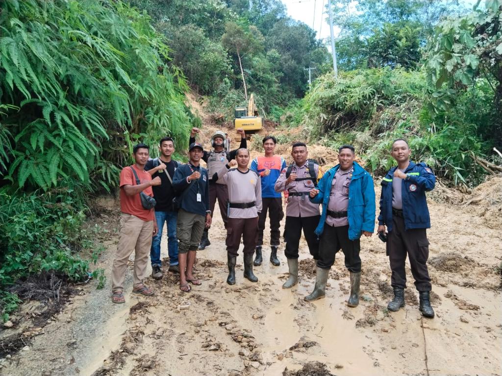 Distribusi Logistik Pilkada 2024 di Kampar Kiri Hulu Terhambat Cuaca Ekstrem dan Longsor