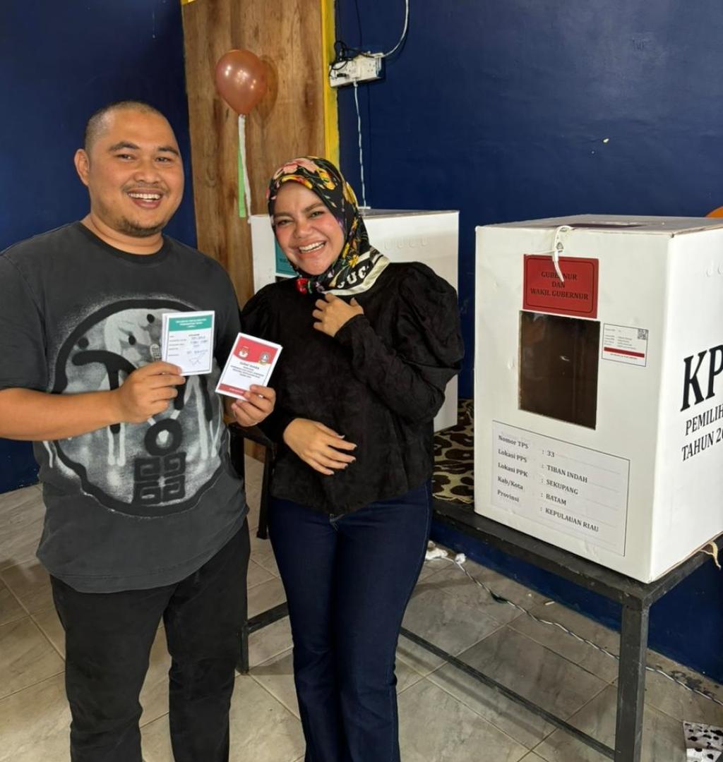 Rival Pribadi: Selamat kepada Bapak Amsakar Achmad dan Ibu Li Claudia Chandra